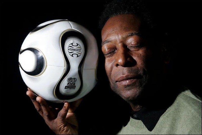 Huyền thoại bóng đá Pele